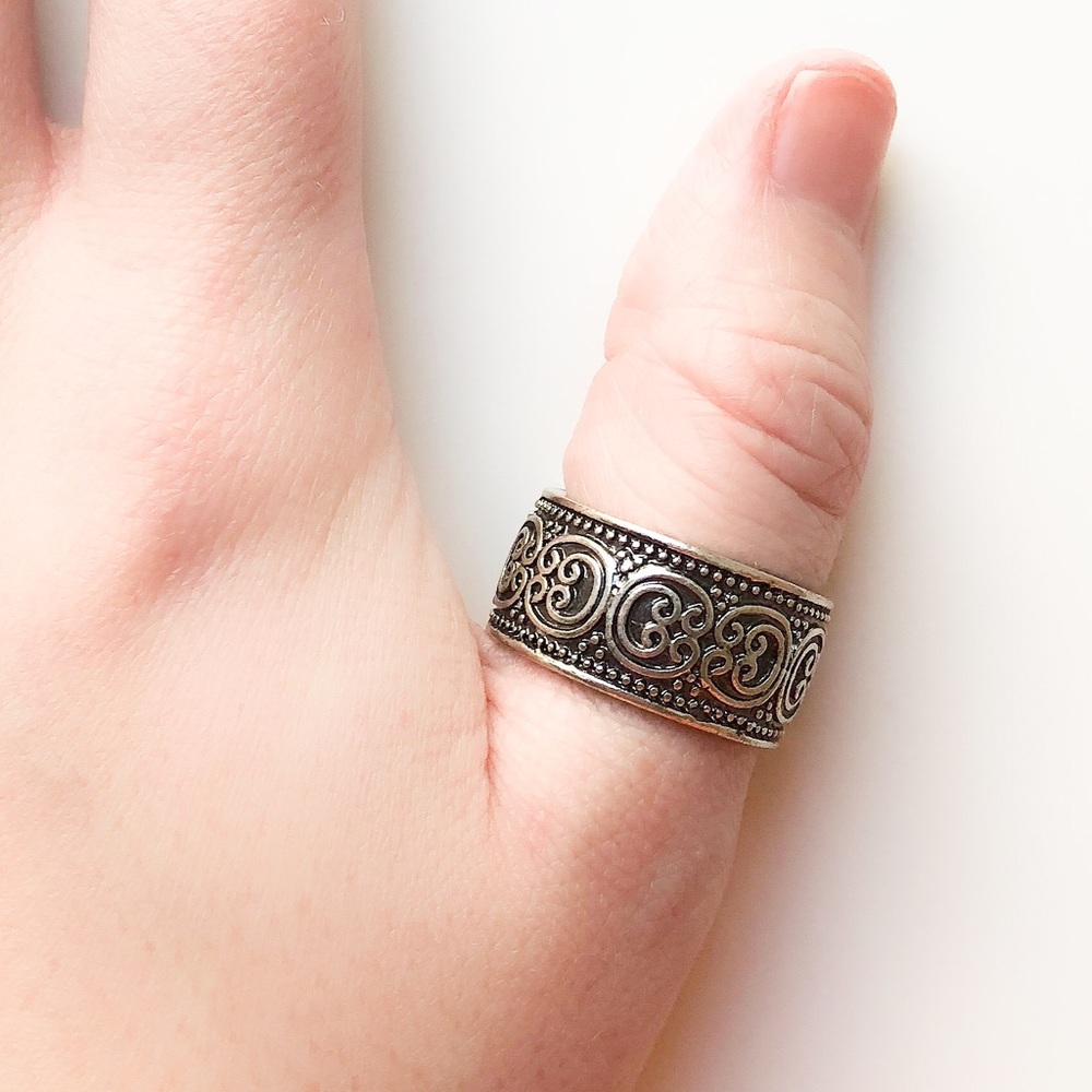 ANTHROPOLOGIE LARGE SILVER BAND WITH DETAIL